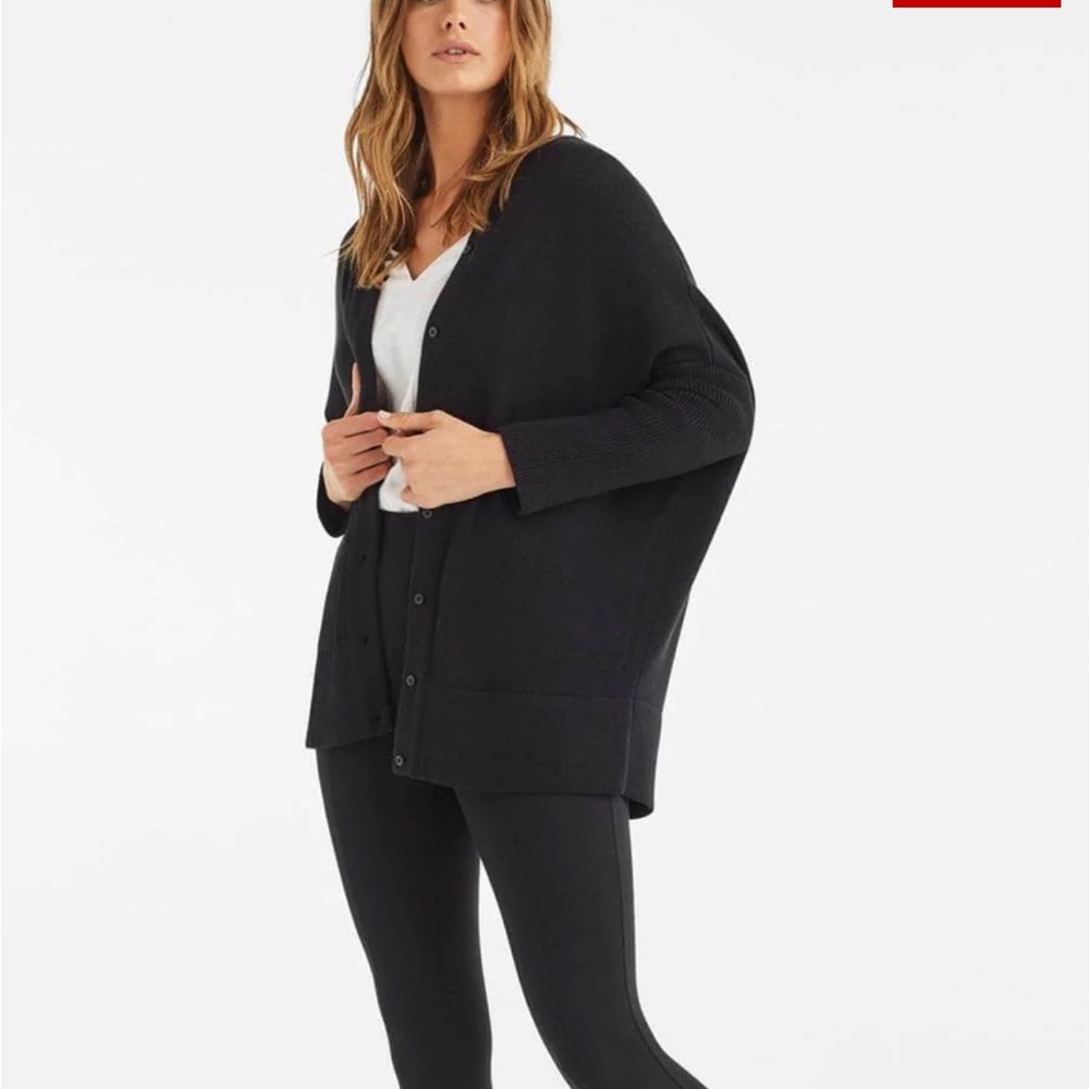Vetta Convertible Black Oversized Sweater